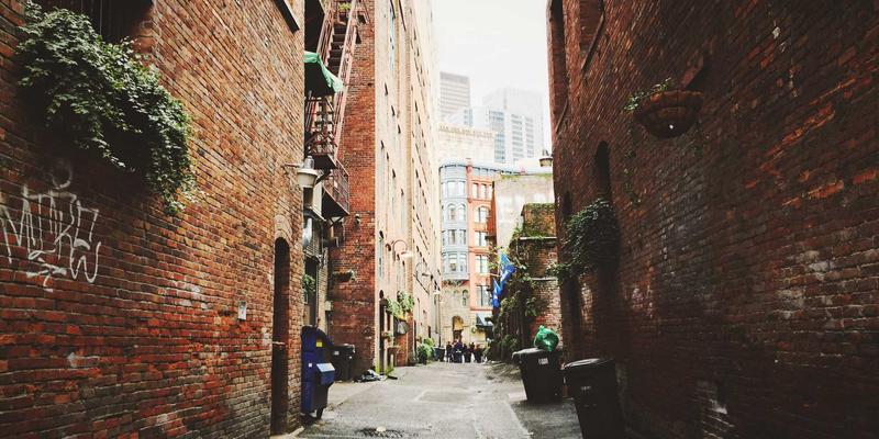 智慧矿山新引擎：河南光彩工业如何以智能防爆灯与LED工矿灯提升煤矿生产效率