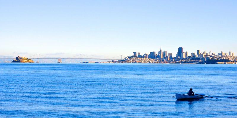 河南光彩工业：深度解析石油化工防爆照明系统设计与安全标准