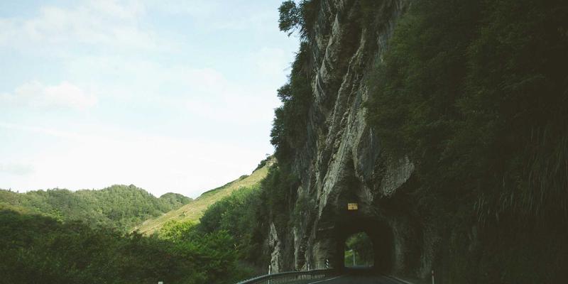 河南工业照明出海新路径：LED工矿灯与防爆灯如何撬动东南亚市场